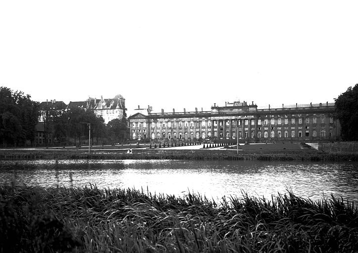 Façade sur le parc : vue d'ensemble