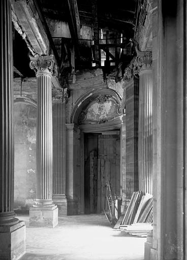 Salle des gardes : réfection du plafond