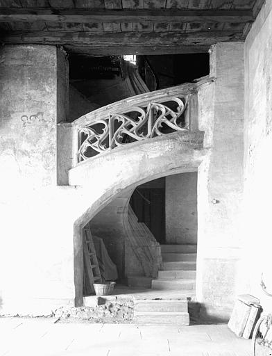 Cloître, escalier