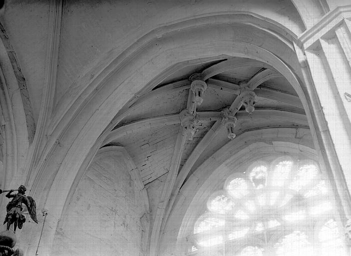 Voûte d'une chapelle nord : dislocation des voûtains