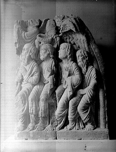 Fragment de tympan provenant de l'ancienne église Saint-Martin (supposée)