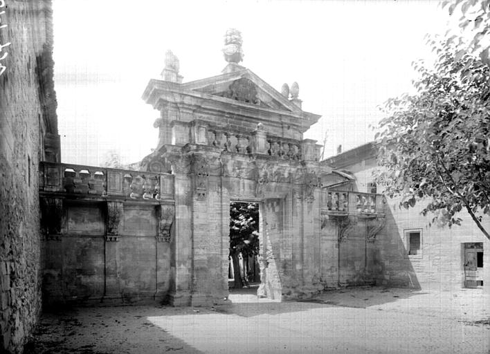 Porte monumentale