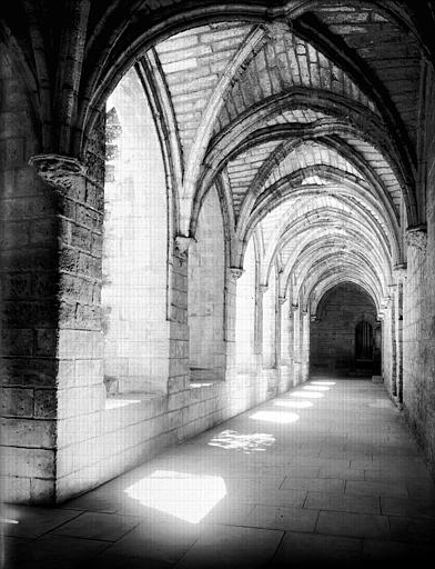 Cloître, galerie est