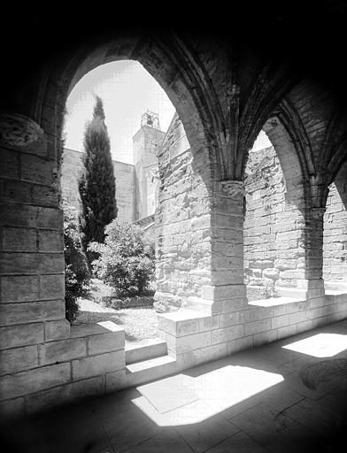 Cloître, galerie est