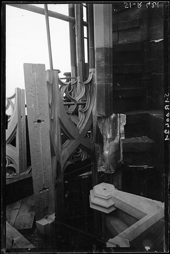 Tourelles d'escalier de la flèche, état en cours de restauration