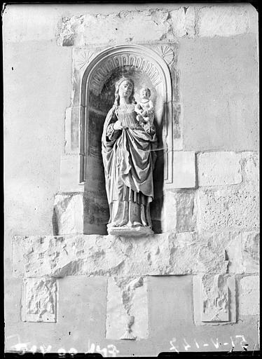 Statue en pierre : Vierge à l'Enfant