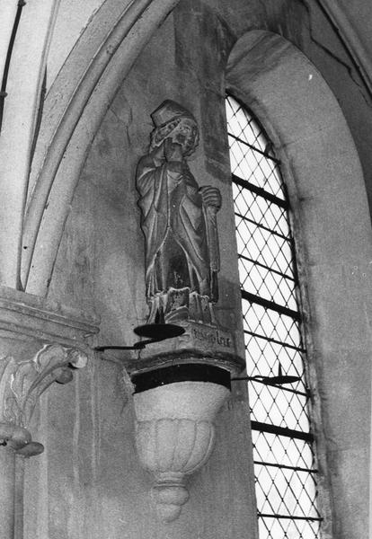 statue : Saint Nicolas, vue de côté