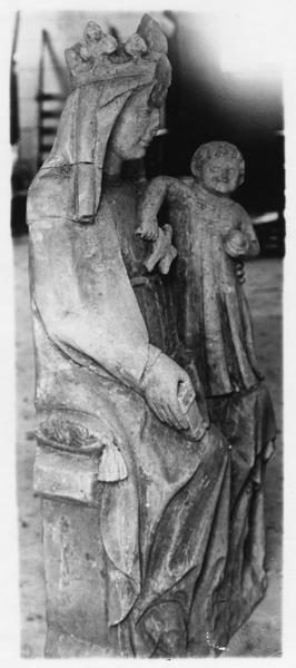 statue : Vierge à l'Enfant, vue de côté