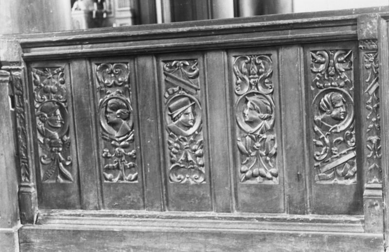 bas-relief, vue de droite