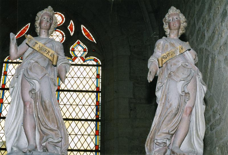statues : deux Anges céroféraires, les mains manquent