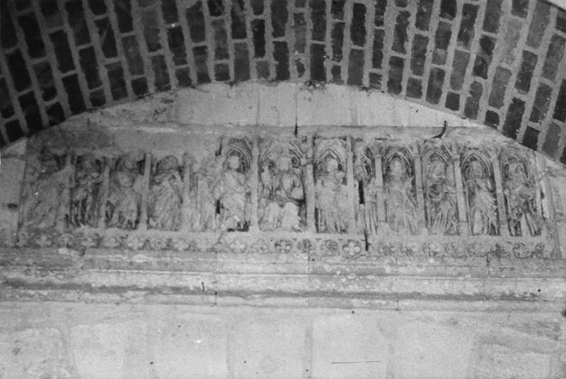haut-relief : Couronnement de la Vierge et les apôtres (Le)