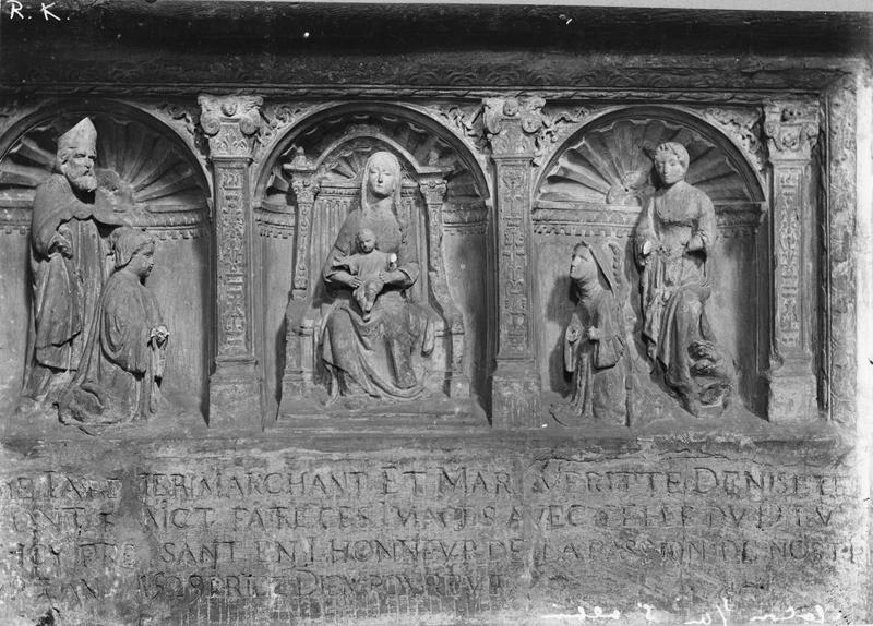 monument funéraire : Vierge à l'Enfant et quatre personnages présentés par leurs saints patrons - © Ministère de la Culture (France), Médiathèque du patrimoine et de la photographie (objets mobiliers), tous droits réservés