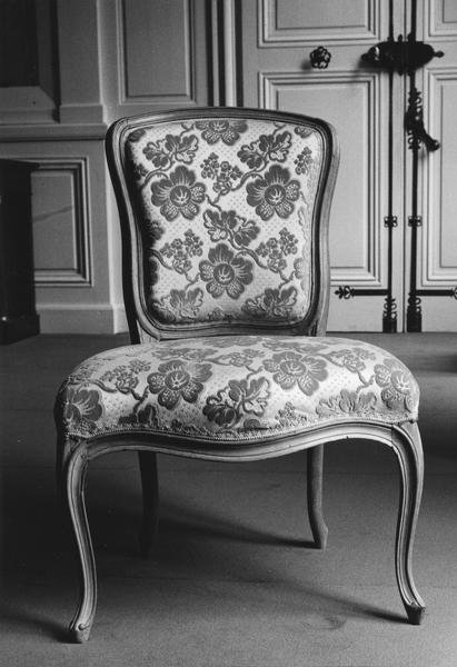 fauteuil (chauffeuse) style Louis XV - © Ministère de la Culture (France), Médiathèque du patrimoine et de la photographie (objets mobiliers), tous droits réservés