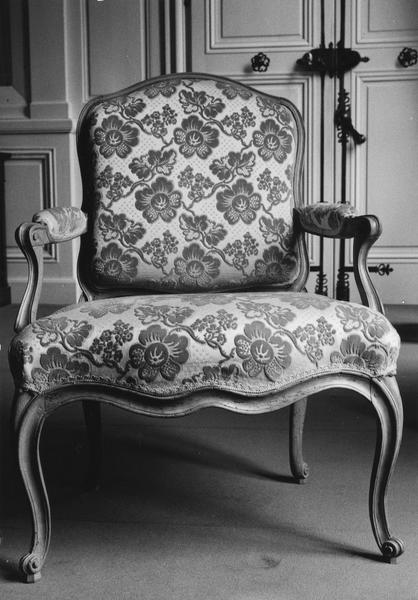 fauteuil style Louis XV - © Ministère de la Culture (France), Médiathèque du patrimoine et de la photographie (objets mobiliers), tous droits réservés