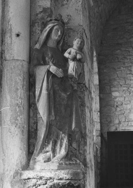 statue : Vierge à l'Enfant