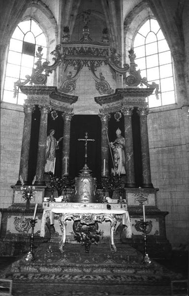 autel, ciborium, tabernacle, statues (2) (maître-autel) : Saint Nicolas, Saint Vincent, vue de l'ensemble