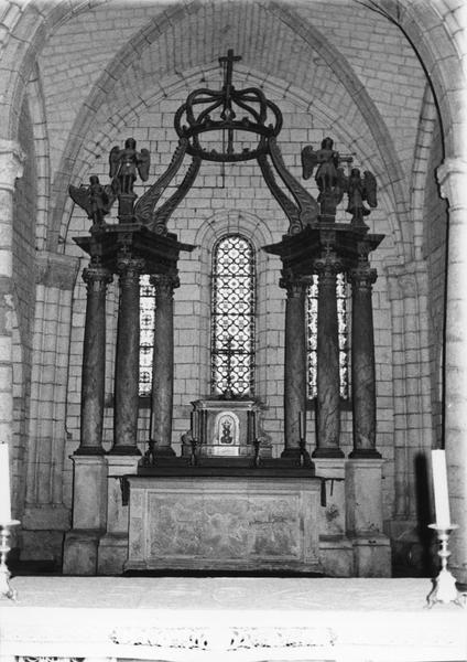 Autel, tabernacle, retable, dais d'autel (maître-autel)