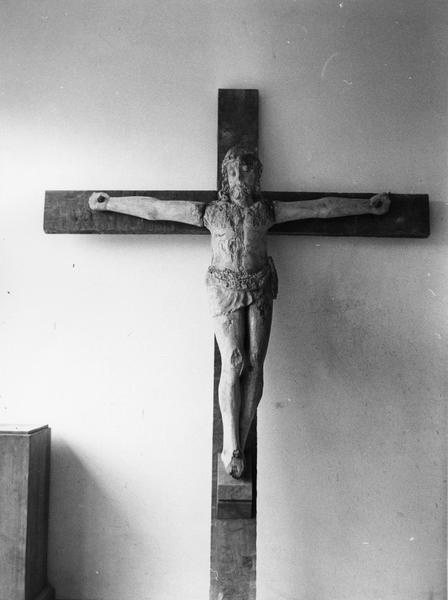 statue : Christ en croix