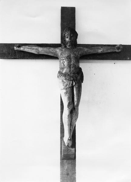 Statue : Christ en croix