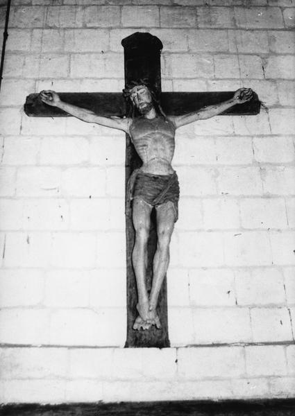 statue : Christ en croix