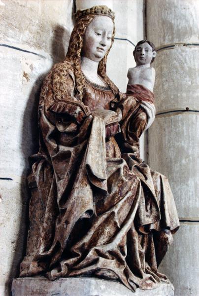 Statue : Vierge à l'Enfant assise