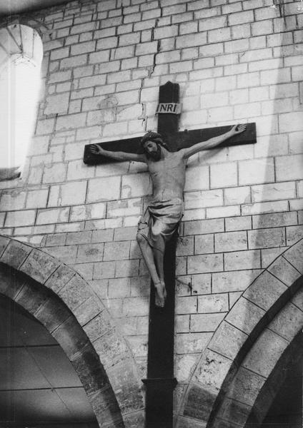 statue : Christ en croix