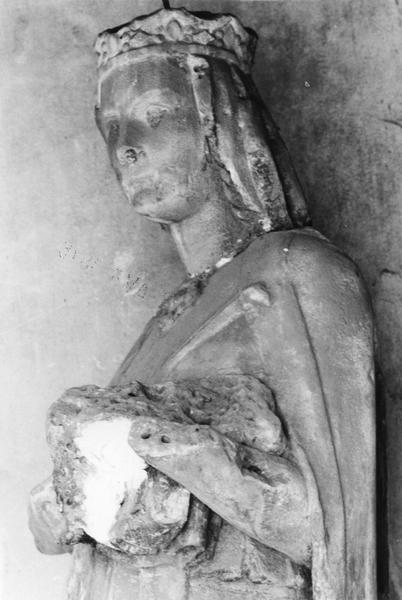 statue : Vierge à l'Enfant, main gauche manquante