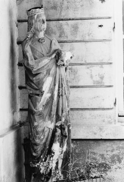 statue : Vierge à l'Enfant, profil droit