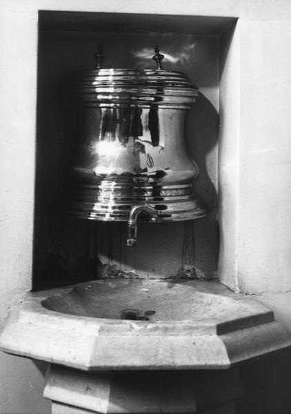fontaine de sacristie