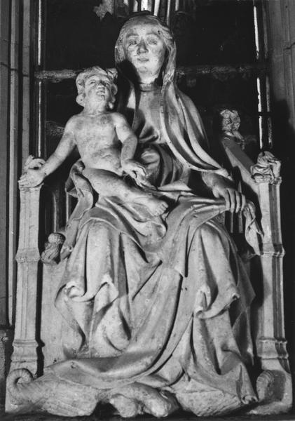 statue : Vierge à l'Enfant assise en majesté - © Ministère de la Culture (France), Médiathèque du patrimoine et de la photographie (objets mobiliers), tous droits réservés