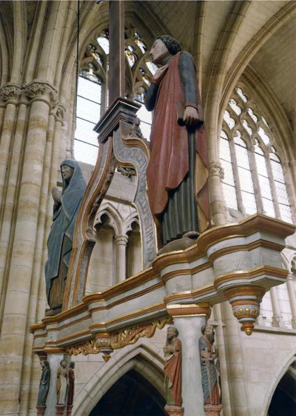 calvaire (groupe sculpté) : Christ en croix, entre la Vierge et saint Jean