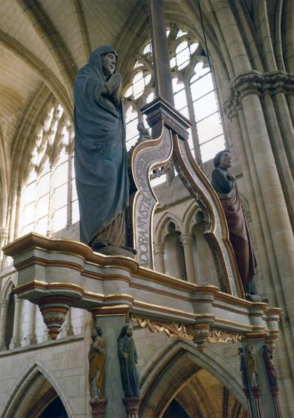 calvaire (groupe sculpté) : Christ en croix, entre la Vierge et saint Jean