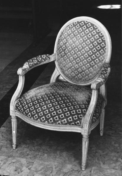 fauteuil de célébrant - © Ministère de la Culture (France), Médiathèque du patrimoine et de la photographie (objets mobiliers), tous droits réservés