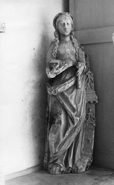 statue : Sainte Barbe