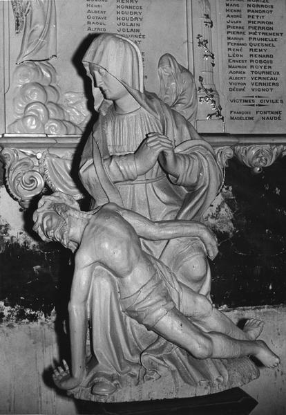 groupe sculpté : Vierge de Pitié - © Ministère de la Culture (France), Médiathèque du patrimoine et de la photographie (objets mobiliers), tous droits réservés