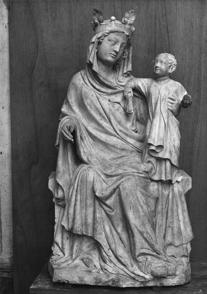 statue : Vierge à l'Enfant assise