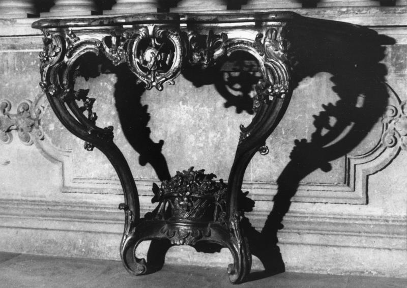 console - © Ministère de la Culture (France), Médiathèque du patrimoine et de la photographie (objets mobiliers), tous droits réservés