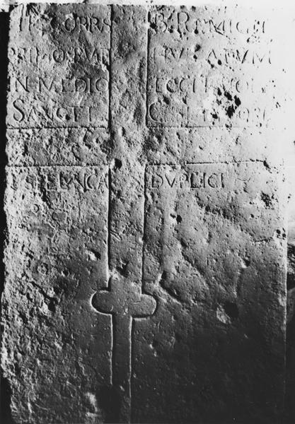 dalle funéraire dite de saint Remy - © Ministère de la Culture (France), Médiathèque du patrimoine et de la photographie (objets mobiliers), tous droits réservés