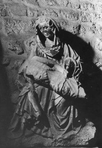 groupe sculpté : Vierge de Pitié - © Ministère de la Culture (France), Médiathèque du patrimoine et de la photographie (objets mobiliers), tous droits réservés