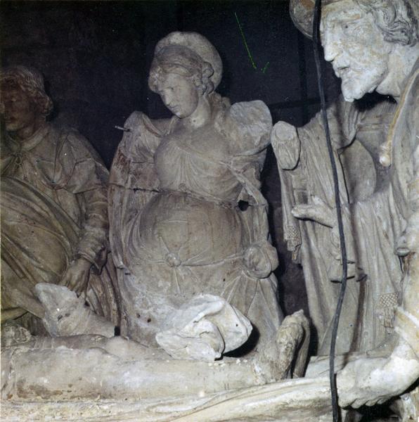 groupe sculpté : La Mise au tombeau, sainte Madeleine en trois fragments