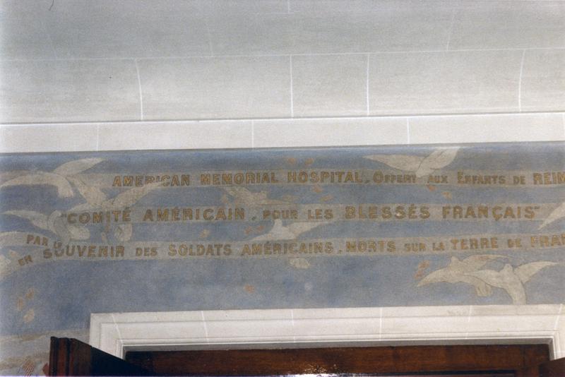 peintures monumentales : Enfants et leurs mères jouant dans des paysages champêtres, inscription