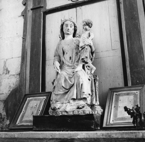 statue : Vierge à l'Enfant assise