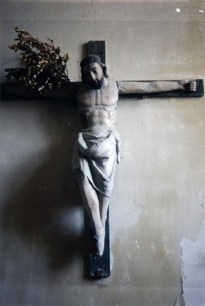 statue : Christ en croix