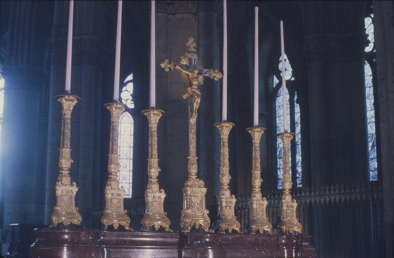 6 chandeliers d'autel, croix d'autel du maître-autel (service du sacre de Charles X)