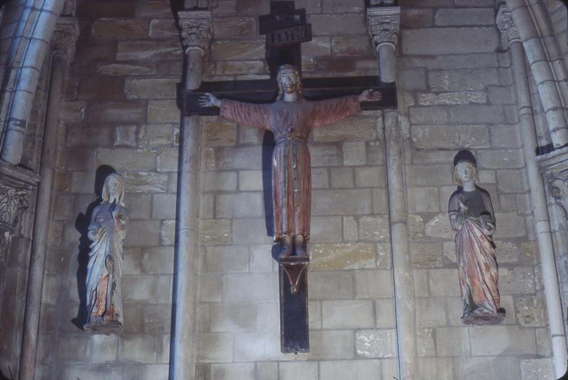 statue : Christ en croix et Vierge et saint Jean d'un calvaire