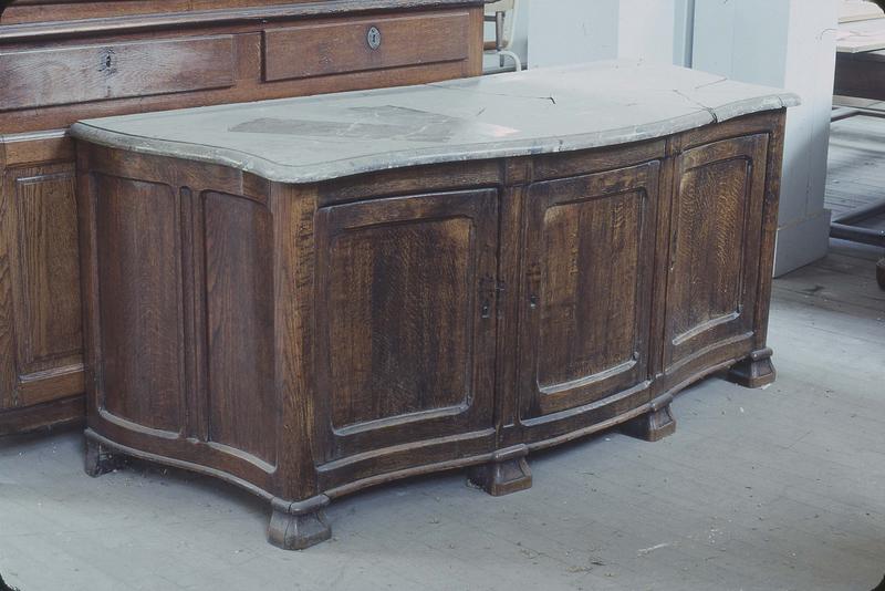 buffet bas - © Ministère de la Culture (France), Médiathèque du patrimoine et de la photographie (objets mobiliers), tous droits réservés