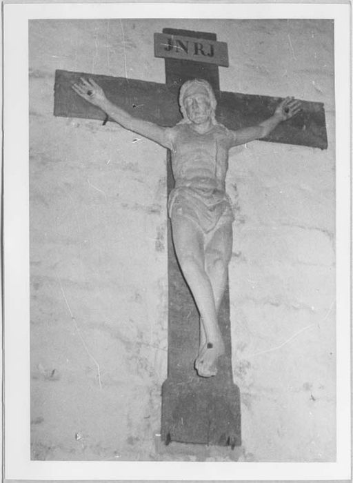 statue : Christ en croix