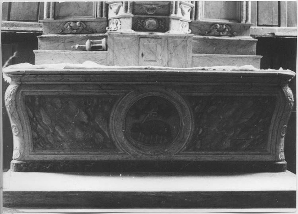 autel (maître-autel) et son retable