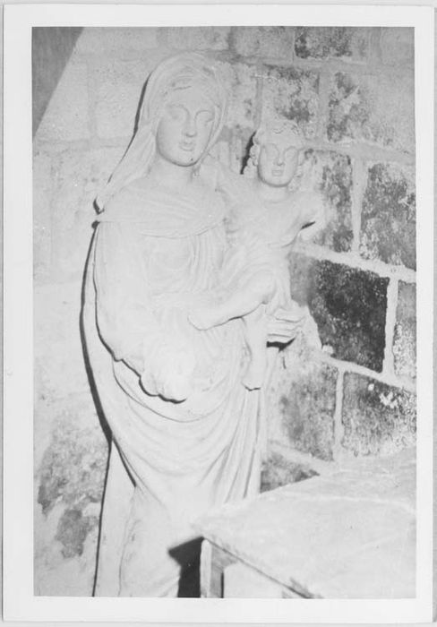 statue : Vierge à l'Enfant