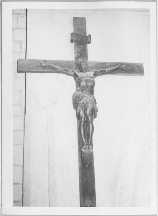 statue : Christ en croix